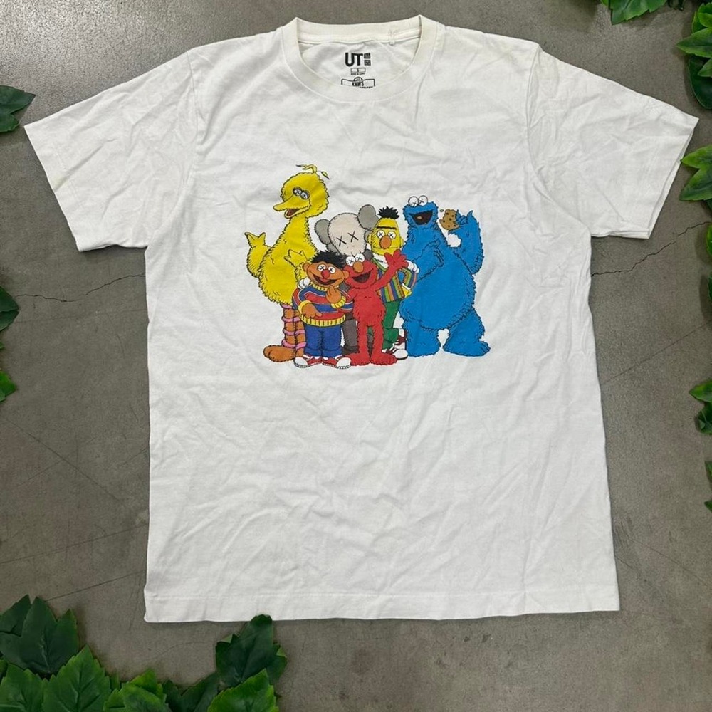 Uniqlo UT KAWS Sesame Street Graphic T-Shirt White Size S